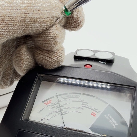 Genuine Emerald Solitaire Ring Pave’ Side Stones 1 ct NIB Size 7 - Picture 8 of 14